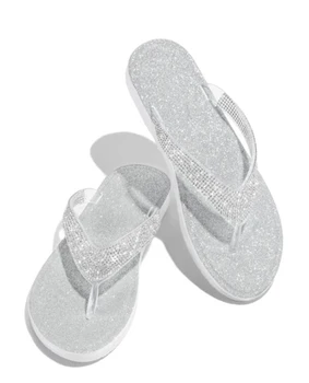 Stras Papuci De Casă 2020 Noi Femeile De Moda Plajă Sălbatică Flip Flops Luminos Diamant Fund Plat În Aer Liber Sandale Pentru Femei Pantofi D30